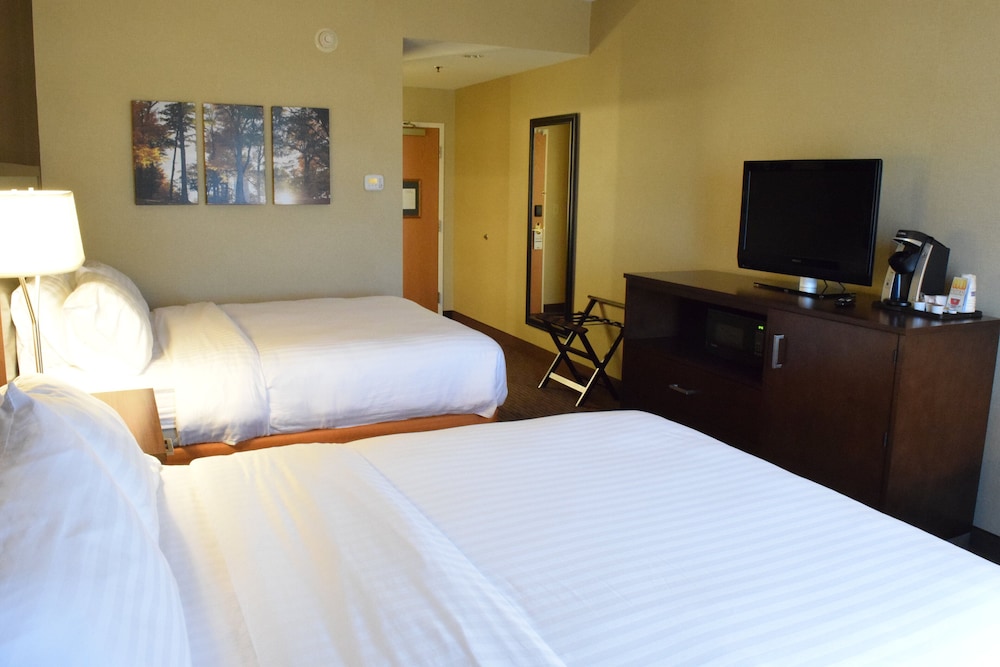 Holiday Inn Express Hotel & Suites Watertown Thousand Island by IHG - photo 16