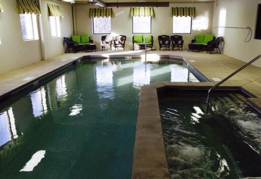 The Colonial Hotel - photo 14