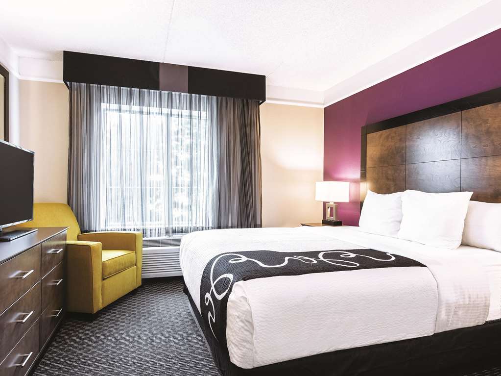 La Quinta Inn & Suites by Wyndham Shreveport Airport - photo 35
