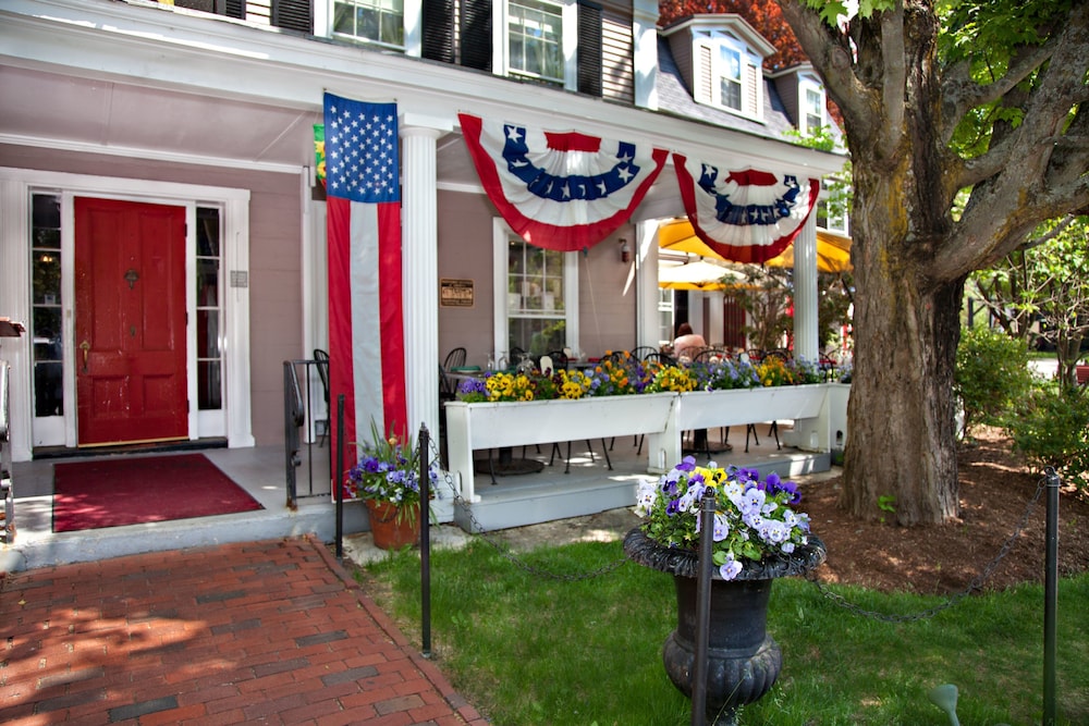 Concord's Colonial Inn - photo 27