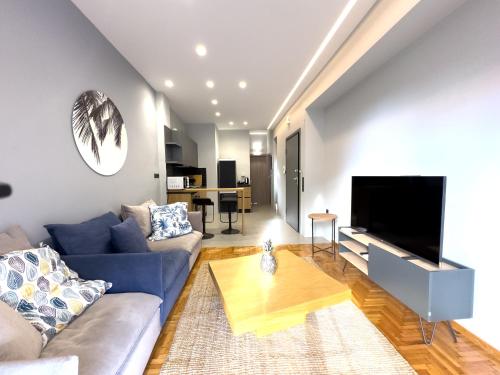 Nefertiti's Urban Luxury Kerameikos Athens 2br Industrial apt Balconies Netflix — 4-Star Luxury Hotel in Athens, Greece