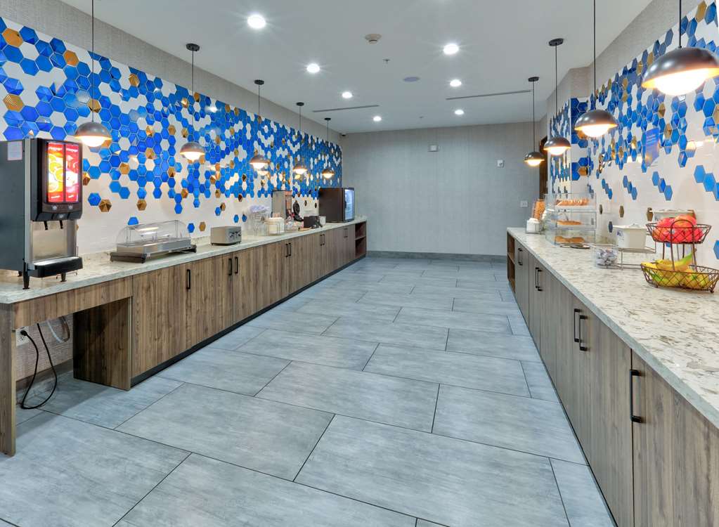 La Quinta Inn & Suites by Wyndham Dallas Fairpark - photo 57