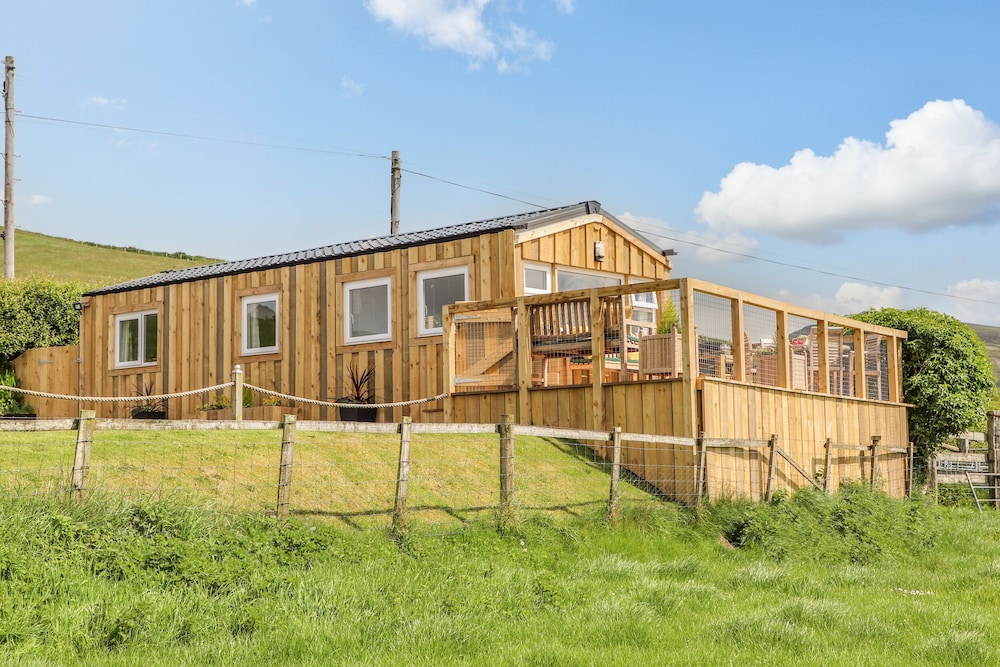 Caban Cwtch The Cosy Cabin — 4-Star Luxury Hotel in Caernarfon, United Kingdom