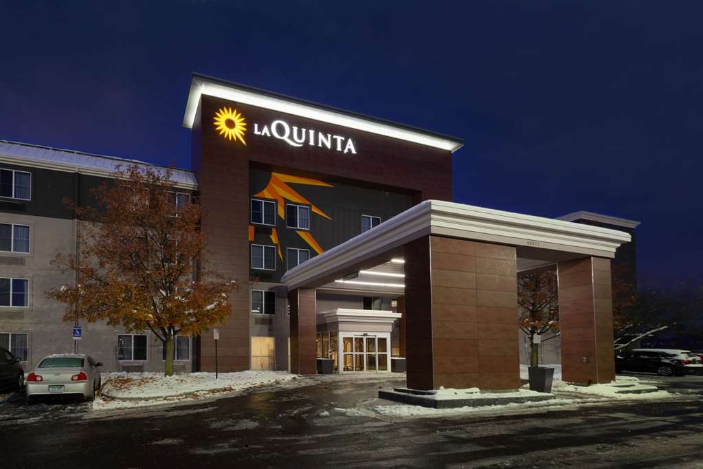 La Quinta Inn & Suites by Wyndham Detroit Utica - photo 5