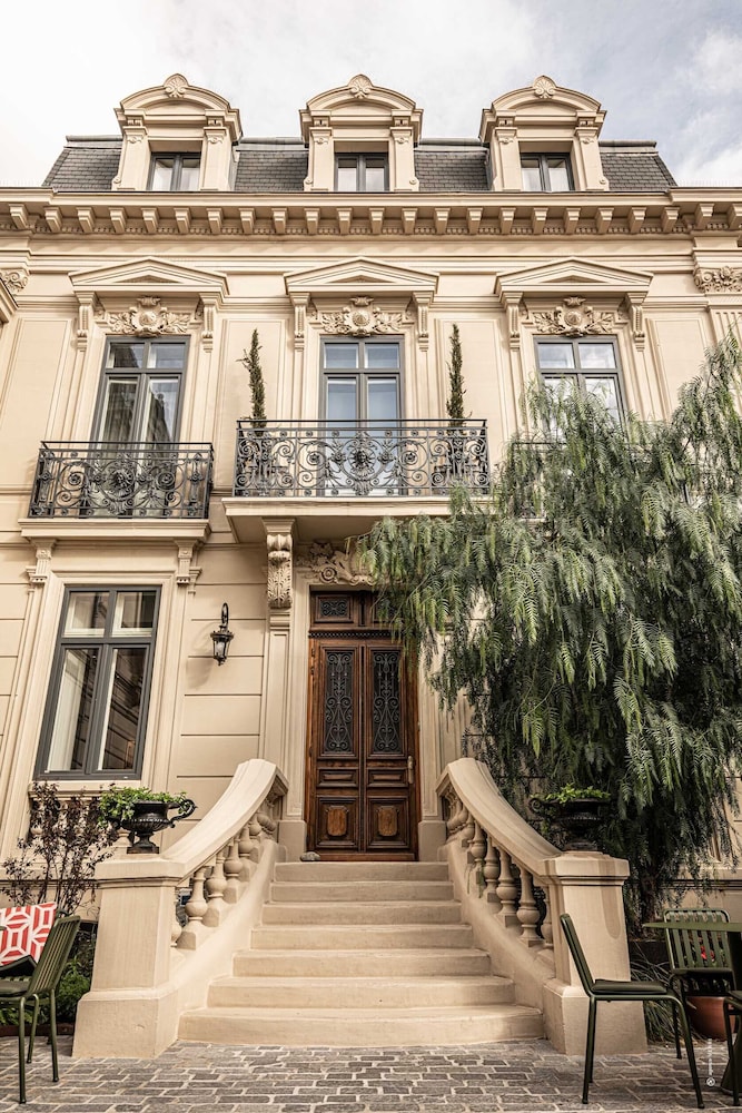 B&B Le Patio En Ville — 4-Star Luxury Hotel in Narbonne, France