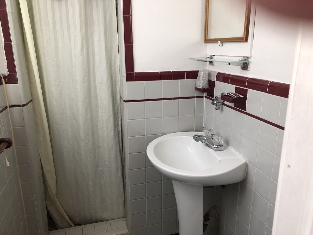 Front Royal Motel - photo 7