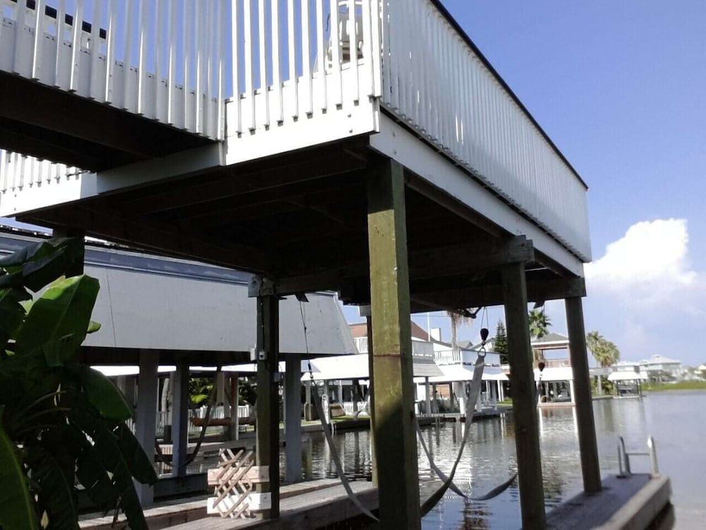 Lighthouse - carbon neutral hotel in Galveston