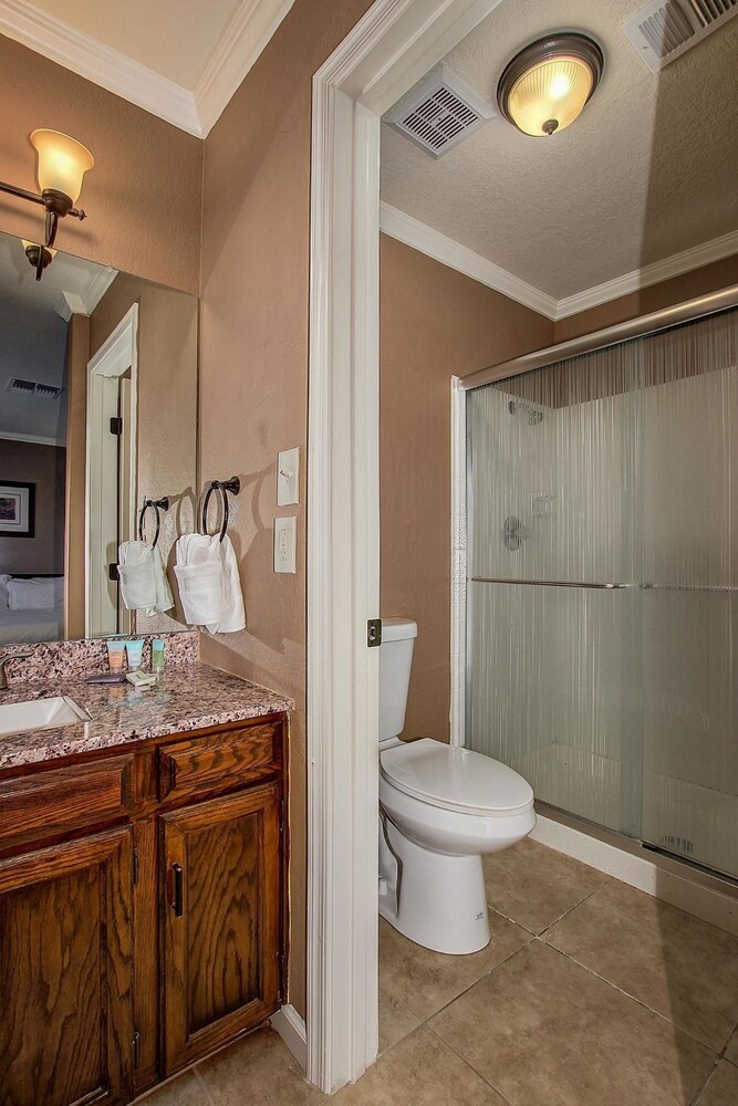 SLS Verde Luxury Estate with FREE Heated Pool Spa Pool Table & Muc - photo 8