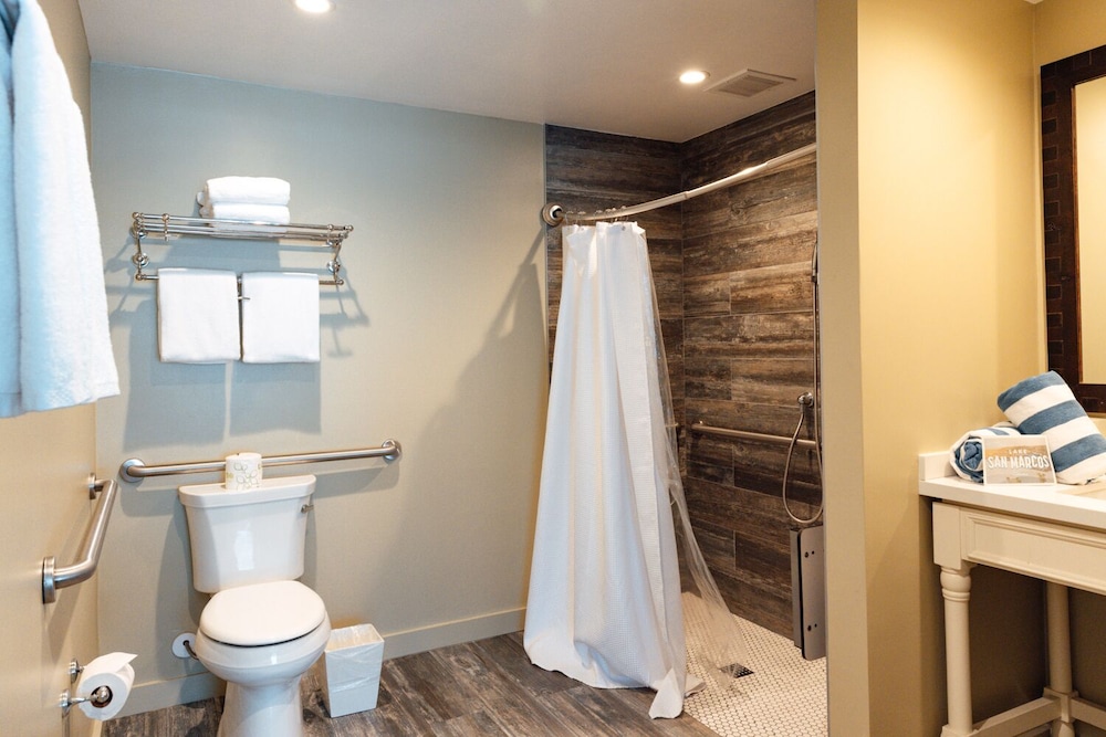 Lakehouse Resort - photo 32