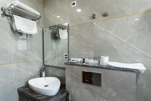 Lime Tree Hotel Near Medanta Hospital in Gurgaon, India