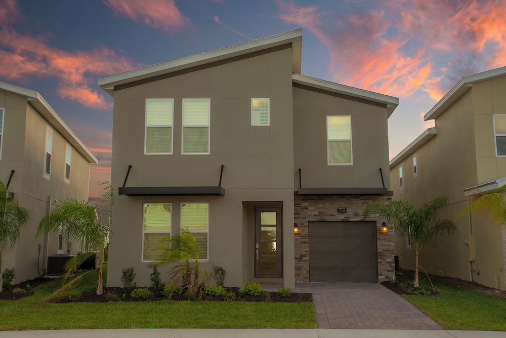 Gorgeous 6 Bd SF Close to Disney w Pool Champions Gate Resort 712 — hotel in Kissimmee