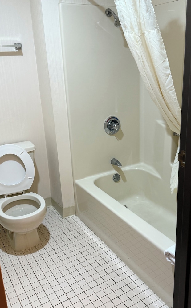 Great Lakes Inn - photo 24