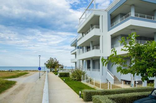 Casa Per Vacanze Sul Mare — 4-Star Luxury Hotel in Pineto, Italy