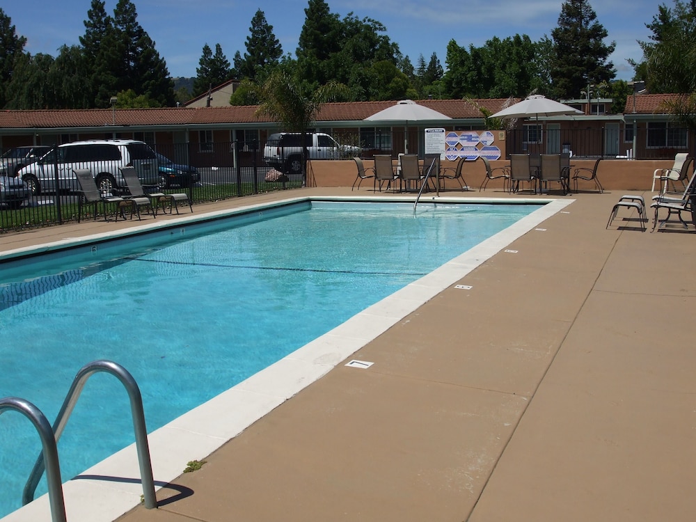 Tri Valley Inn and Suites Pleasanton - photo 24