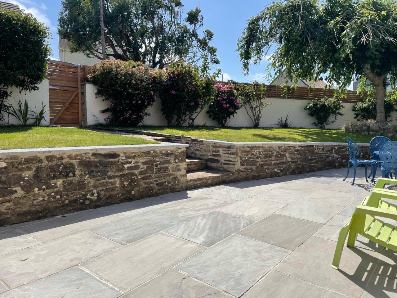 Sunny Corner Padstow. Spacious 3 Bedrooms 2.5 Bathrooms Parking Garden. in Padstow, United Kingdom