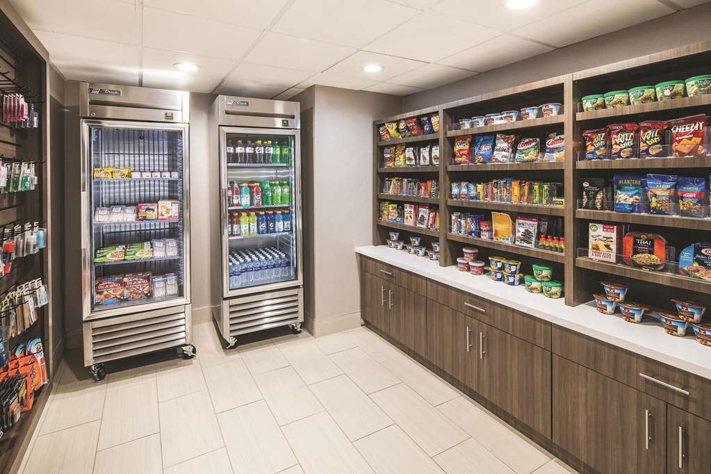 La Quinta Inn & Suites by Wyndham Milledgeville - photo 30