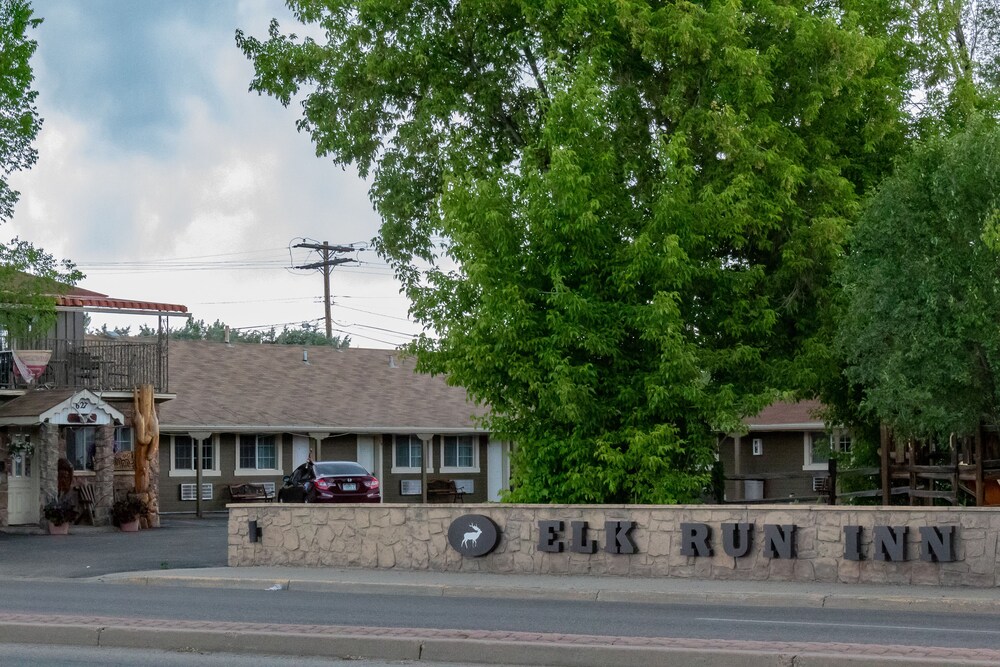 Elk Run Inn - carbon neutral hotel in Craig
