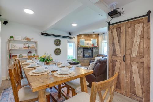 Farmhouse with Private Hot Tub Less Than 1 Mile to Birch Bay — 4-Star Luxury Hotel in Blaine, United States