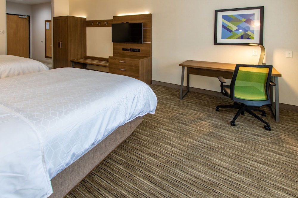 Holiday Inn Express Hotel & Suites Roseville Galleria Area by IHG - photo 2