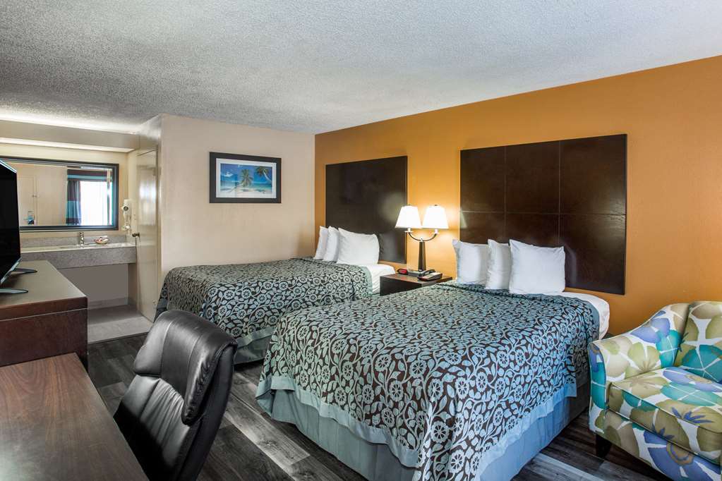 Days Inn by Wyndham Sarasota Bay - photo 9