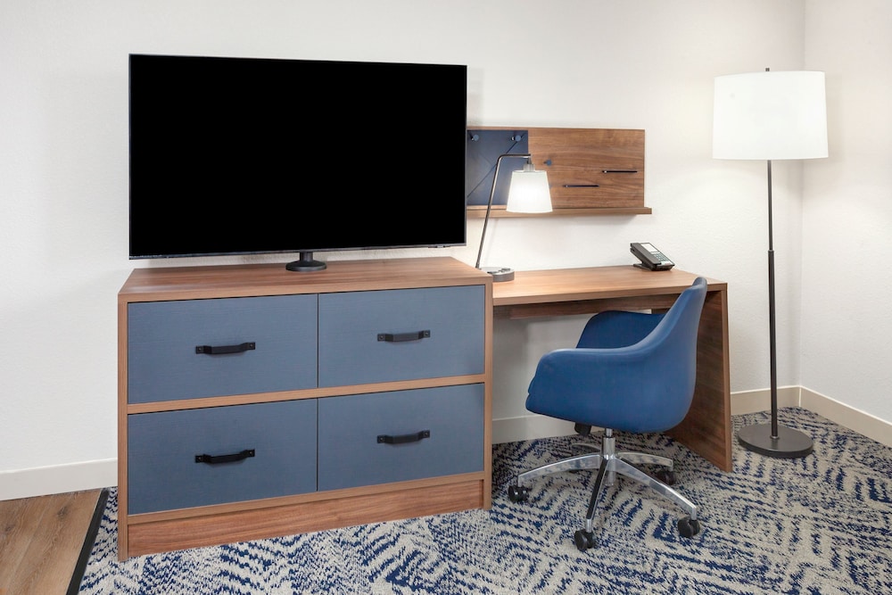Candlewood Suites Columbus North - photo 18