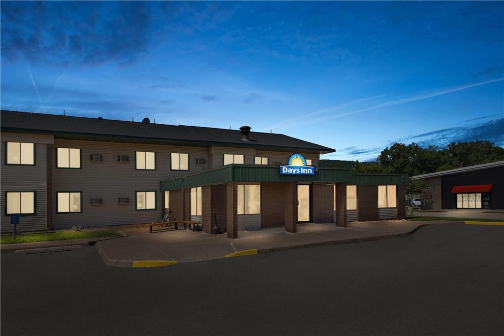 Days Inn by Wyndham Winona - photo 9
