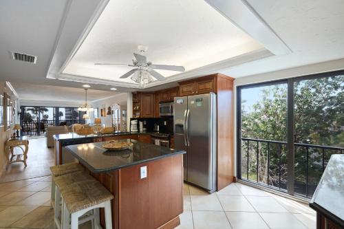 Pointe Santo C27 Gorgeous Gulf Front Residence at Pointe Santo — 4-Star Luxury Hotel in Sanibel, United States