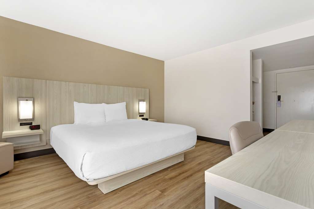 Best Western Plus Sugar Land Stafford - photo 16