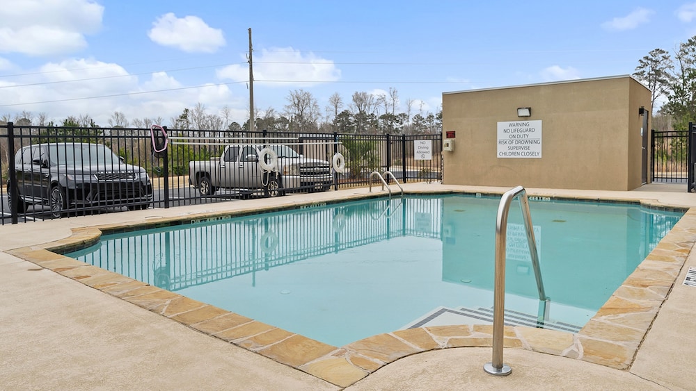 Holiday Inn Express and Suites Macon North - photo 28