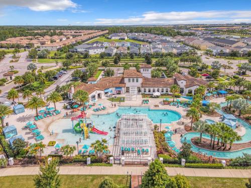 Themed 9 br pool villa 8 miles from Disney Free BBQ Pool Heat Resort Facilities — 4-Star Luxury Hotel in Kissimmee, United States