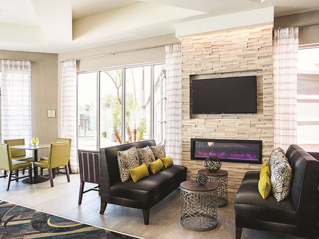 La Quinta Inn & Suites by Wyndham Phoenix Chandler - photo 6