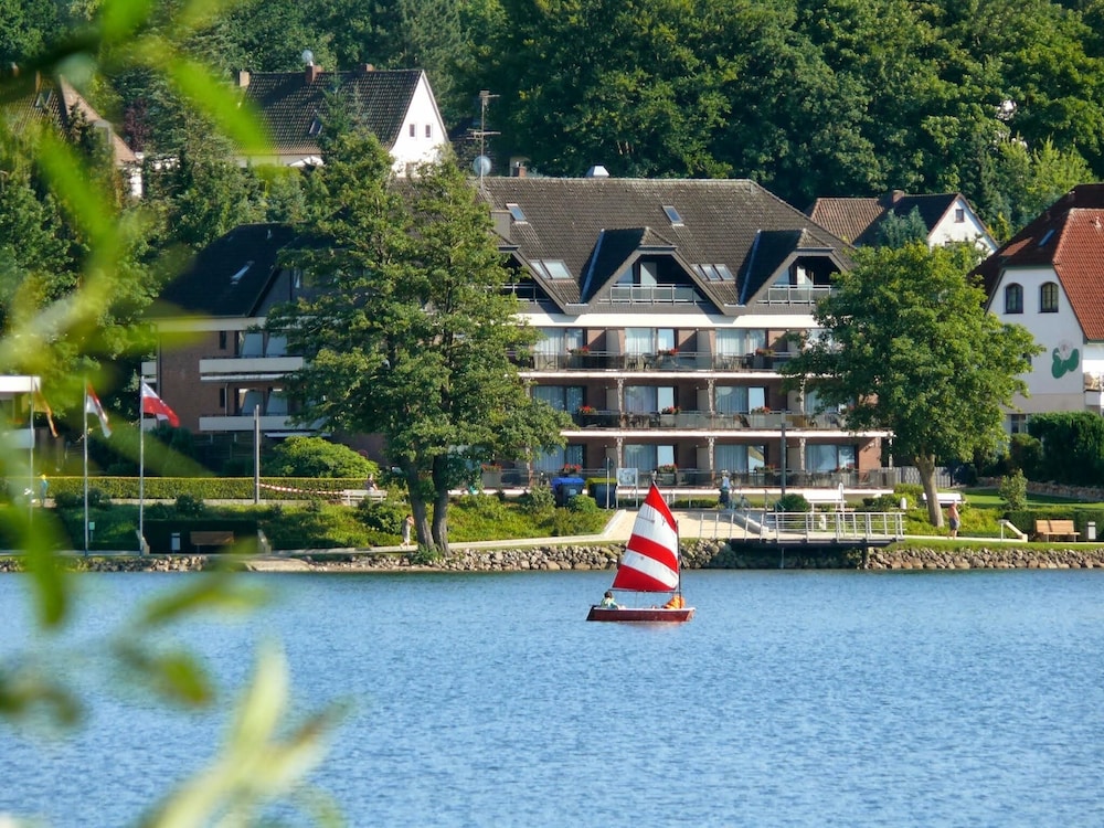 Seehotel Diekseepark Superior — Malente