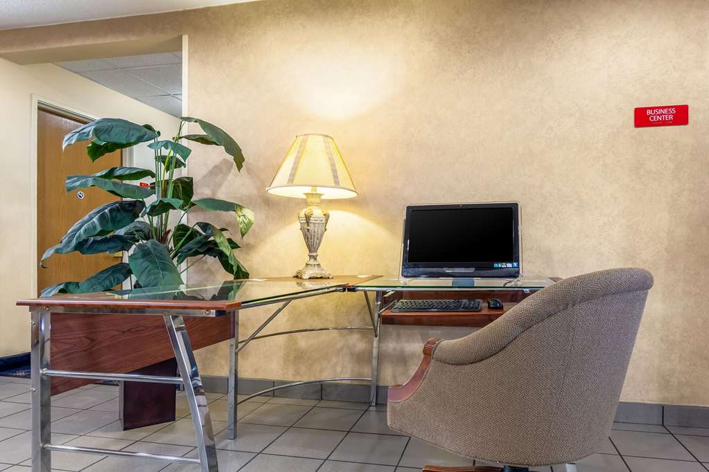 Econo Lodge Inn & Suites Evansville East - photo 16