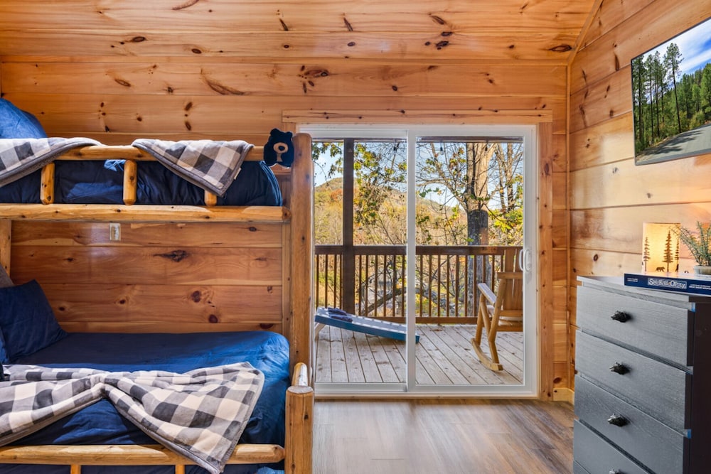 Dollywood Delights by Ghosal Luxury Lodging in Pigeon Forge, United States