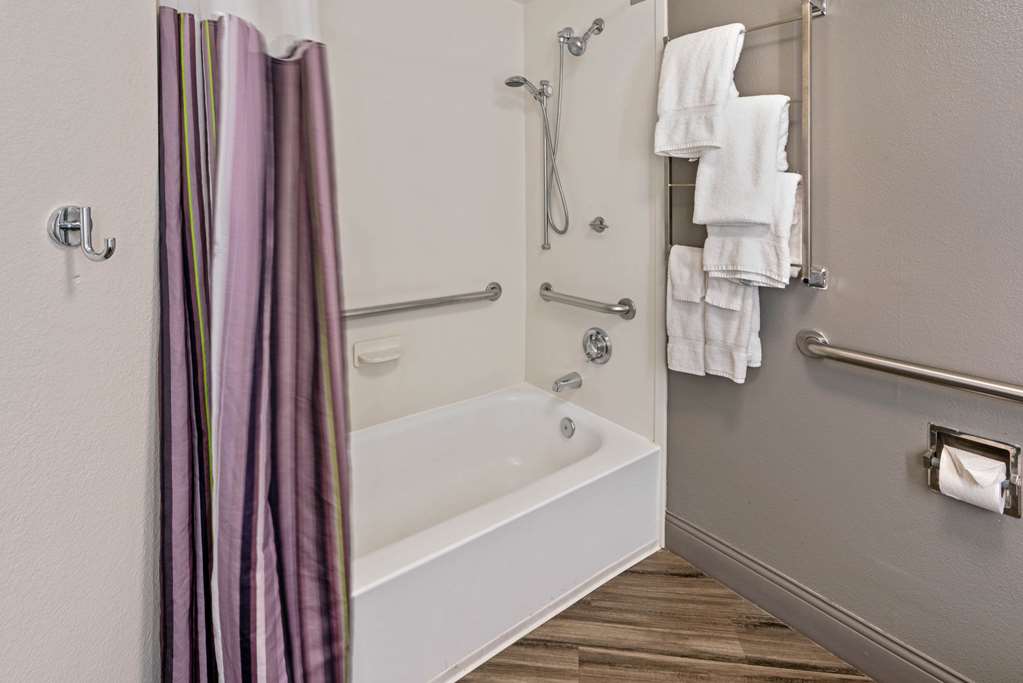 La Quinta Inn & Suites by Wyndham Phoenix Scottsdale - photo 13