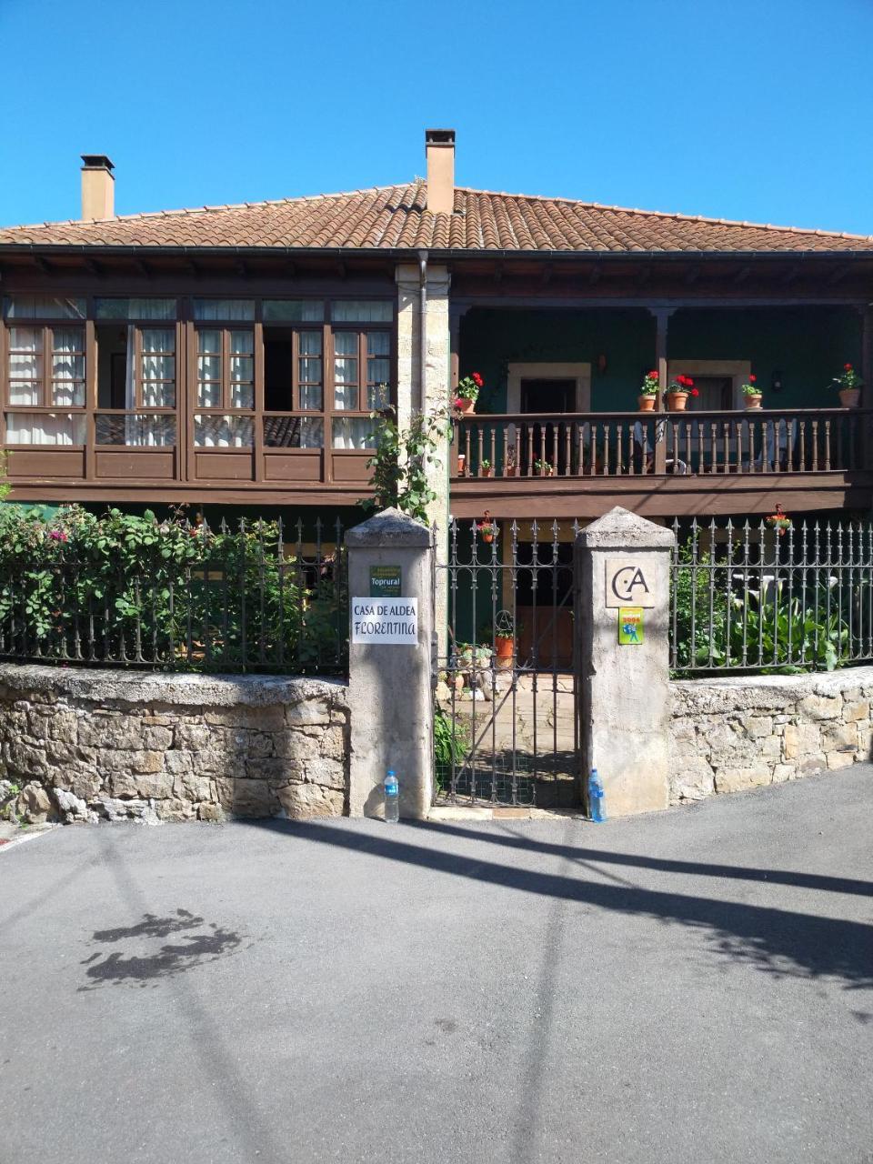 Casa De Aldea Florentina 4940343 — Arenas De Iguna