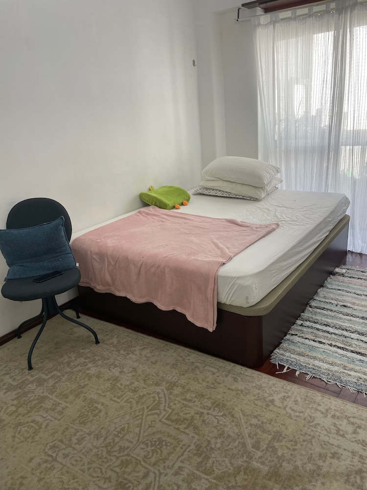Room in Guest Room Very Prime Location From Lisbon Airport
