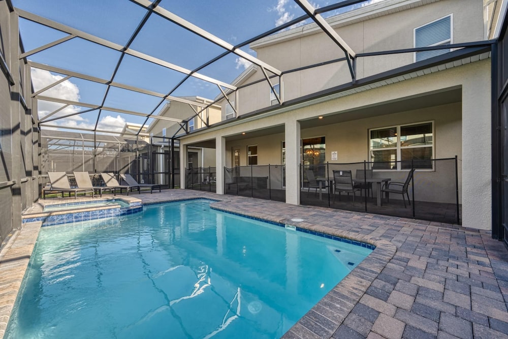 Family Paradise Space Themed Perfect Location - photo 16