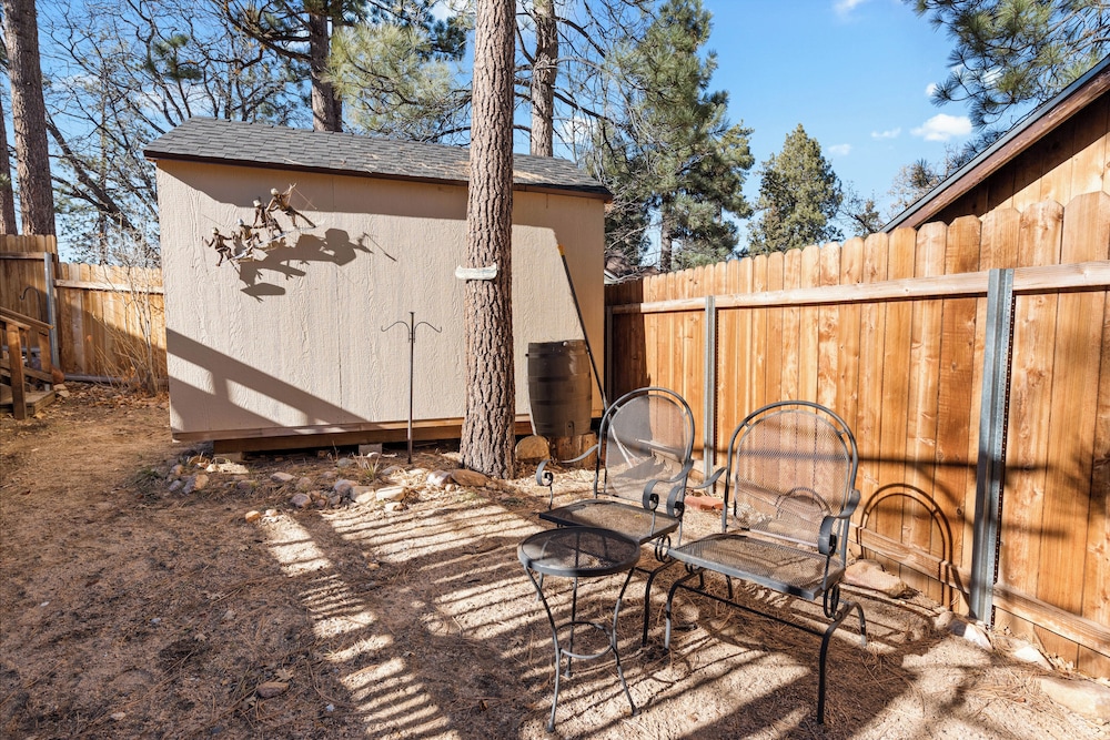Dream Street Escape Private Hot Tub near the Village and Lake — 4-Star Luxury Hotel in Big Bear Lake, United States