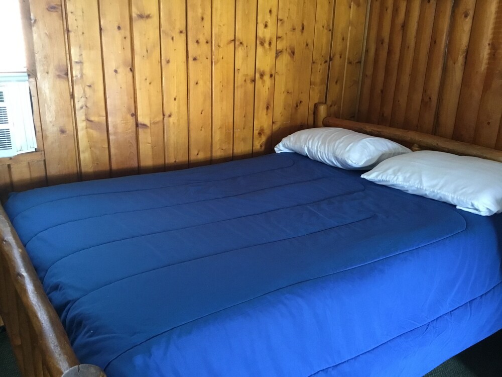 Pines Motel - photo 4