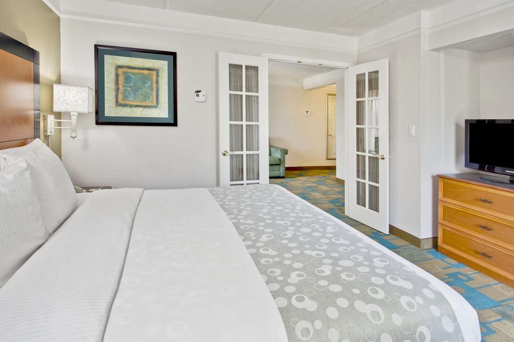 La Quinta Inn & Suites by Wyndham Ft. Lauderdale Airport - photo 26