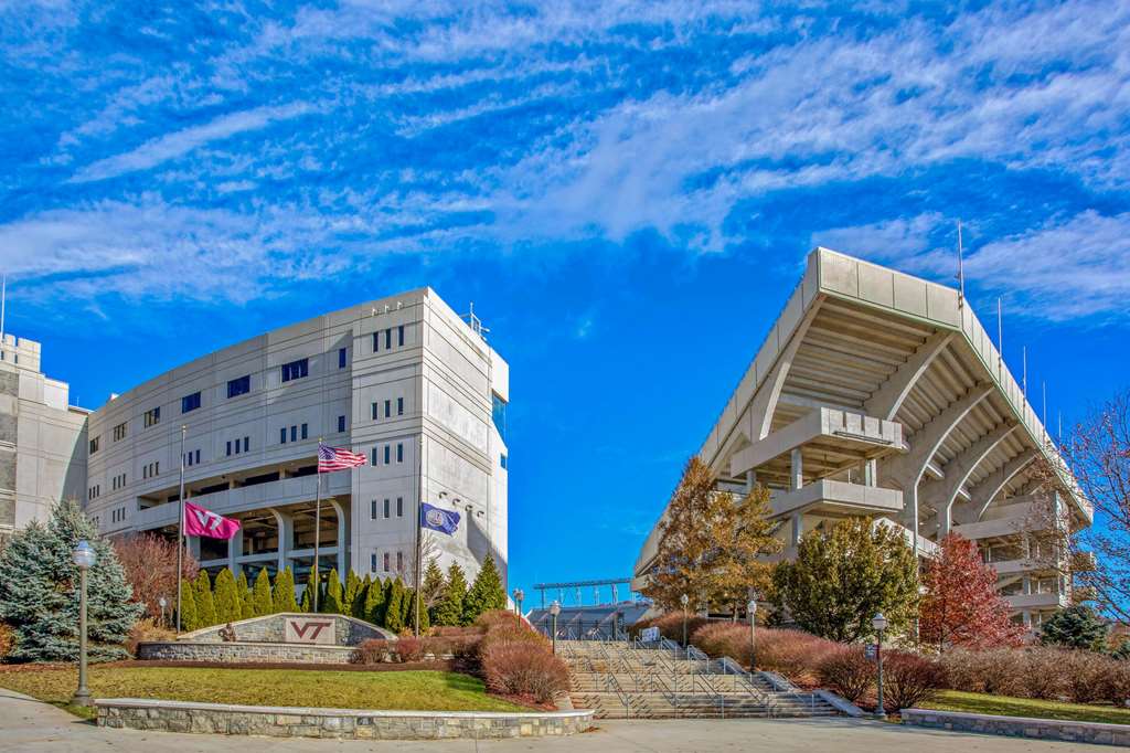 La Quinta Inn by Wyndham Radford - photo 24