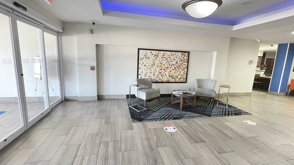 Holiday Inn Express Hotel & Suites Decatur by IHG - photo 48