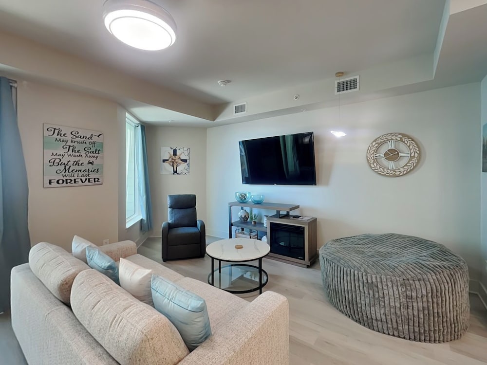 Sea Glass #313 by Southern Vacation Rentals — 4-Star Luxury Hotel in Gulf Shores, United States