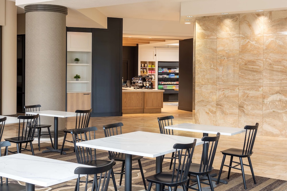 Hilton Alexandria Mark Center - photo 3