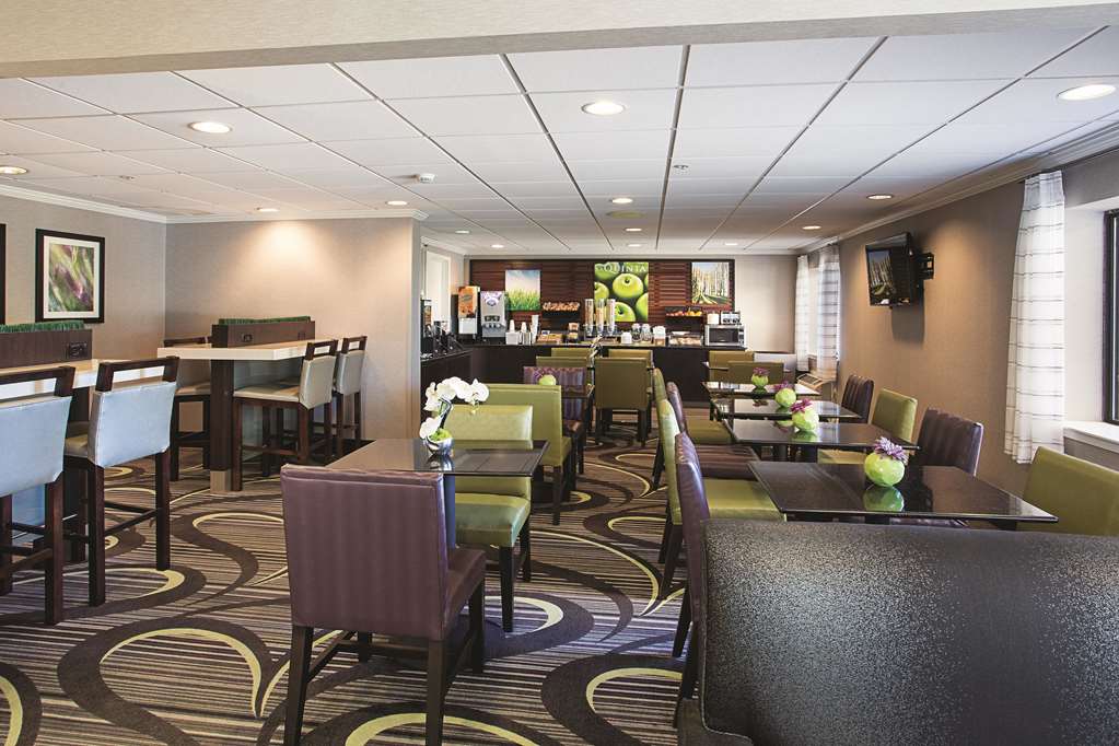 La Quinta Inn & Suites by Wyndham Baton Rouge Siegen Lane - photo 44