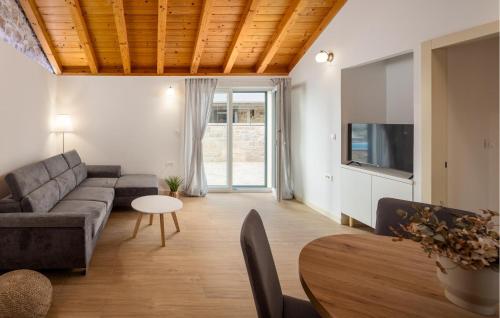 Cozy Home In Primosten With Wifi — Primosten — photo 4