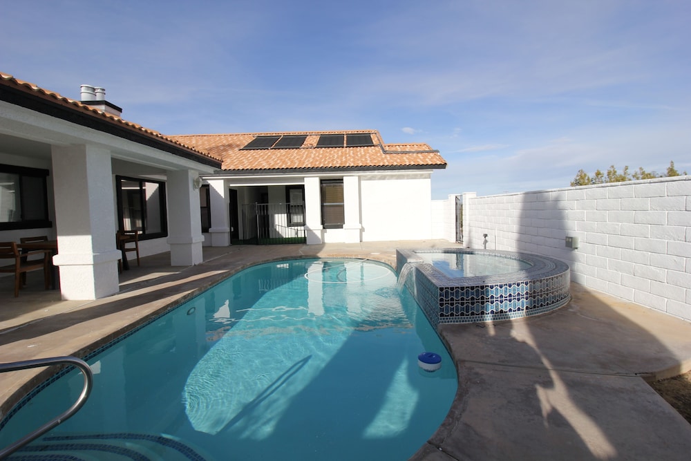 Rocky Lodge — 4-Star Luxury Hotel in Yucca Valley, United States