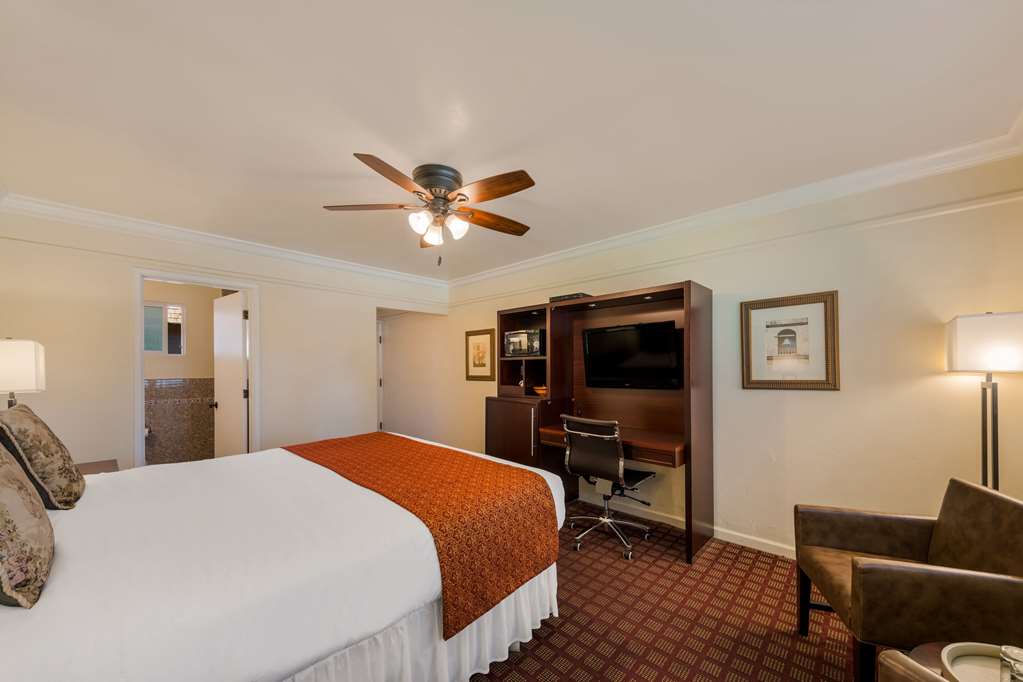 Clarion Collection Carmel Oaks Inn - photo 18