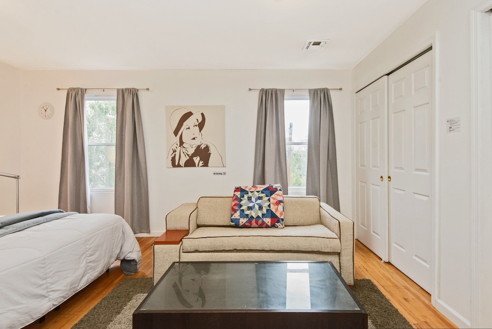 Racpanos Modern Stay on Forrest Street - photo 15